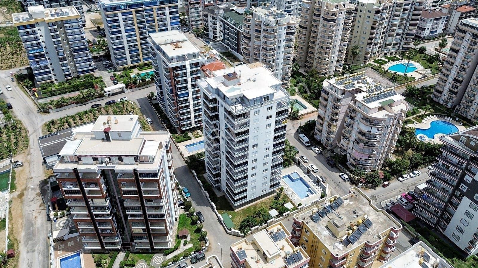 Alanya Mahmutlar’da Denize 450 Metre Site İçi 2+1 Lüks Yaşam