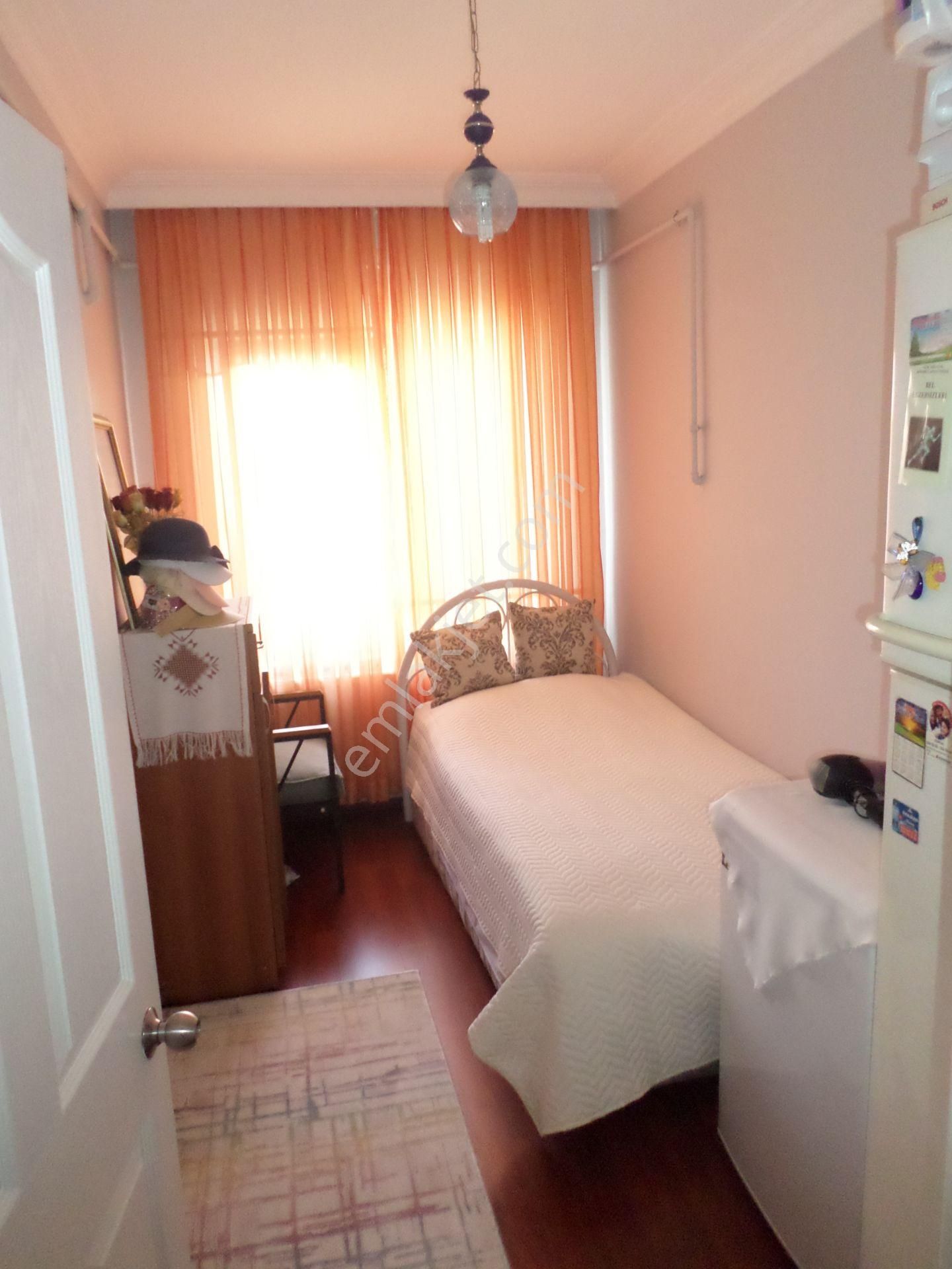 Mudanya H.paşa Mah.de Acil Satılık Daire 2.kat Tam Merkezde Düzayak Site Bahçe İçinde 3+1 Bakımlı - Görsel 3