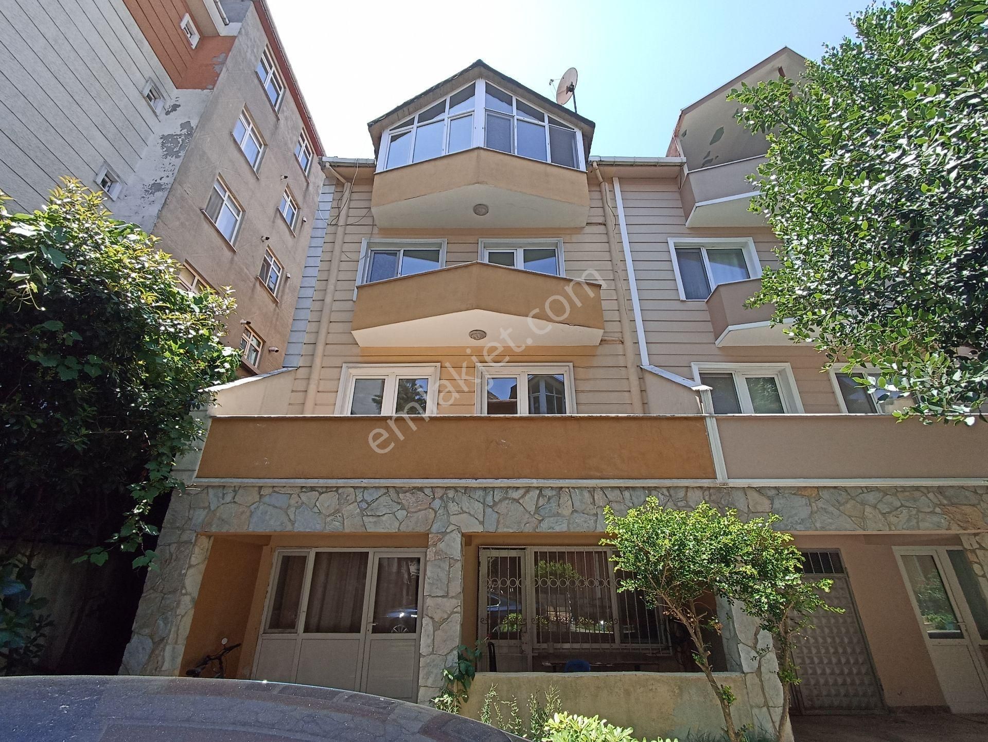 Esenyurt Merkezde Özyurtlar Avm Arkasında 220 M2 Tripleks Villa