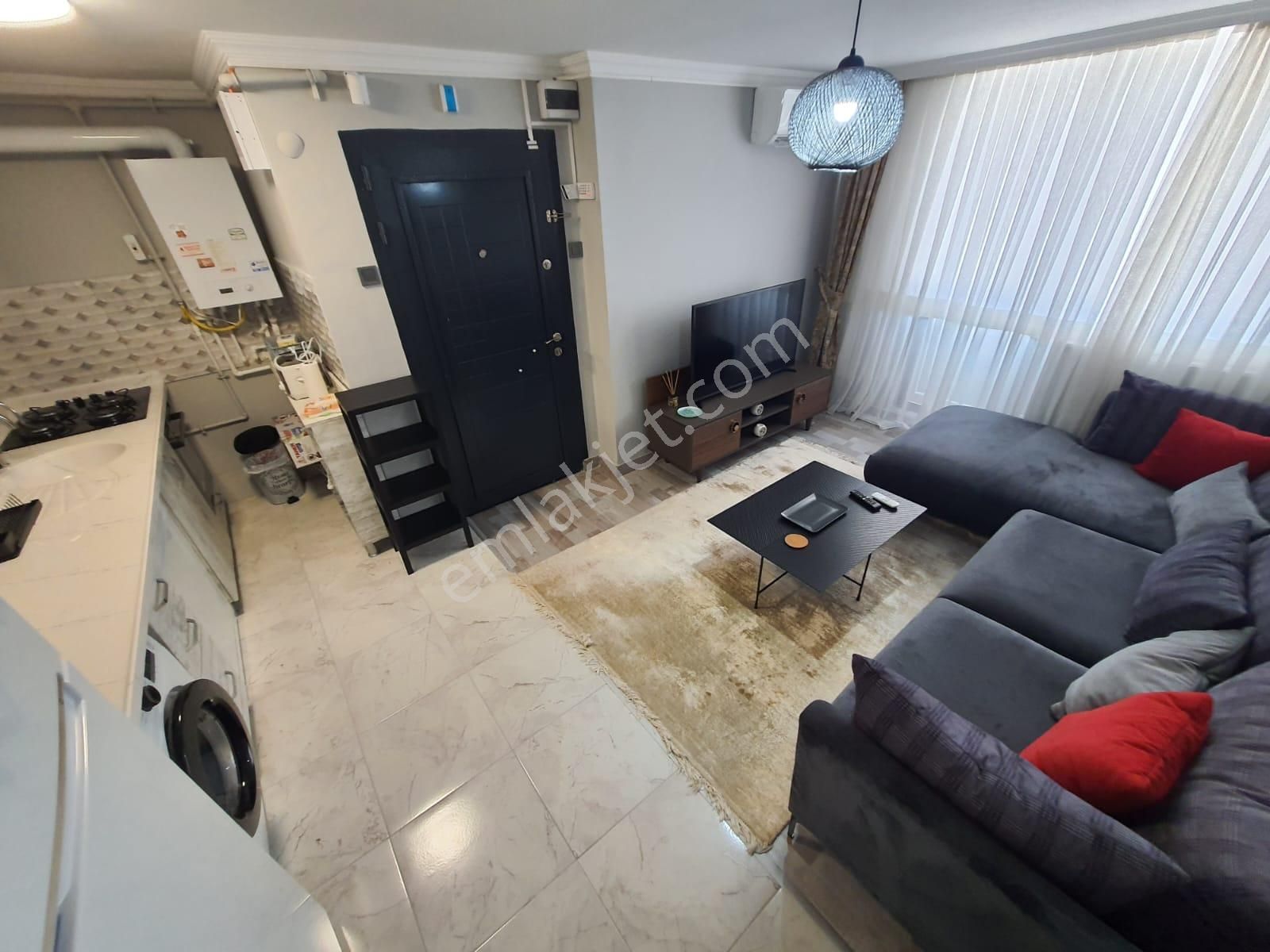 Arel'den Emek 8 Cd.üstü Mobilyalı Teraslı Kombili 6 Aylıgına 1+1