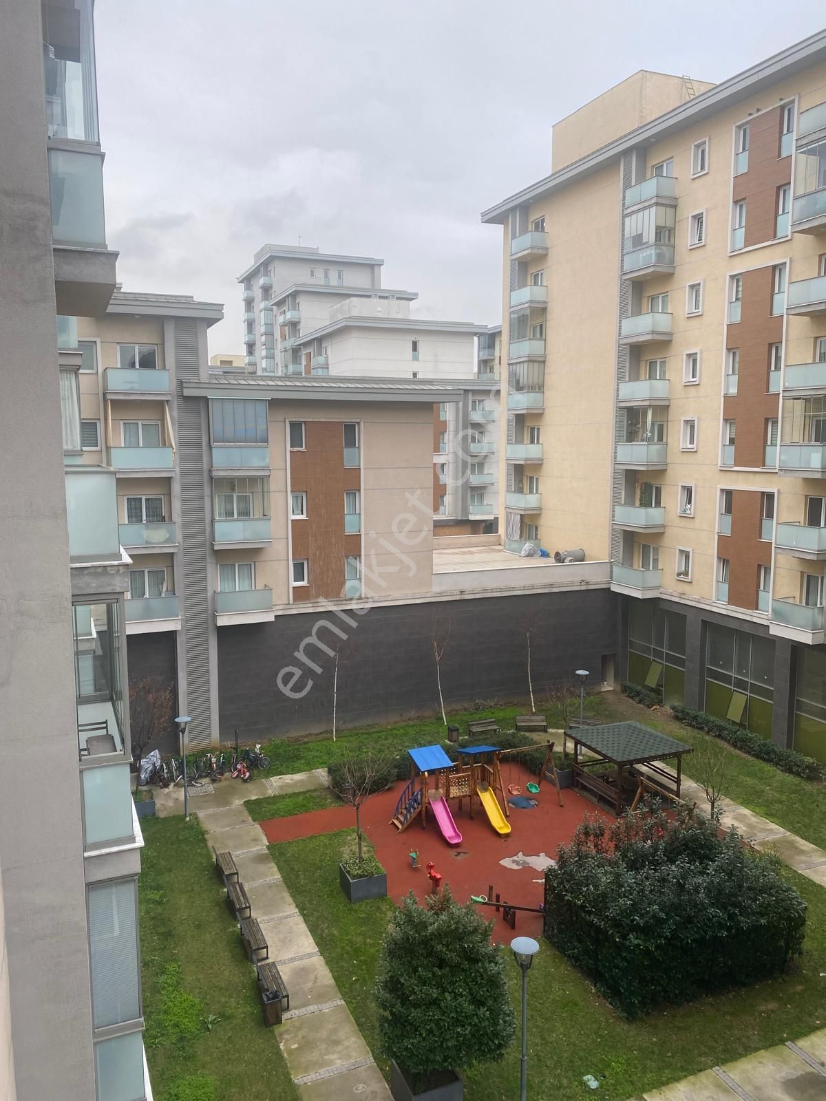 Bayrampaşa Kiptaş Konutlarındae K2'de /2+1/70/m2/ 7. Kat Asansörlü Otoparklı Satılıkdaire