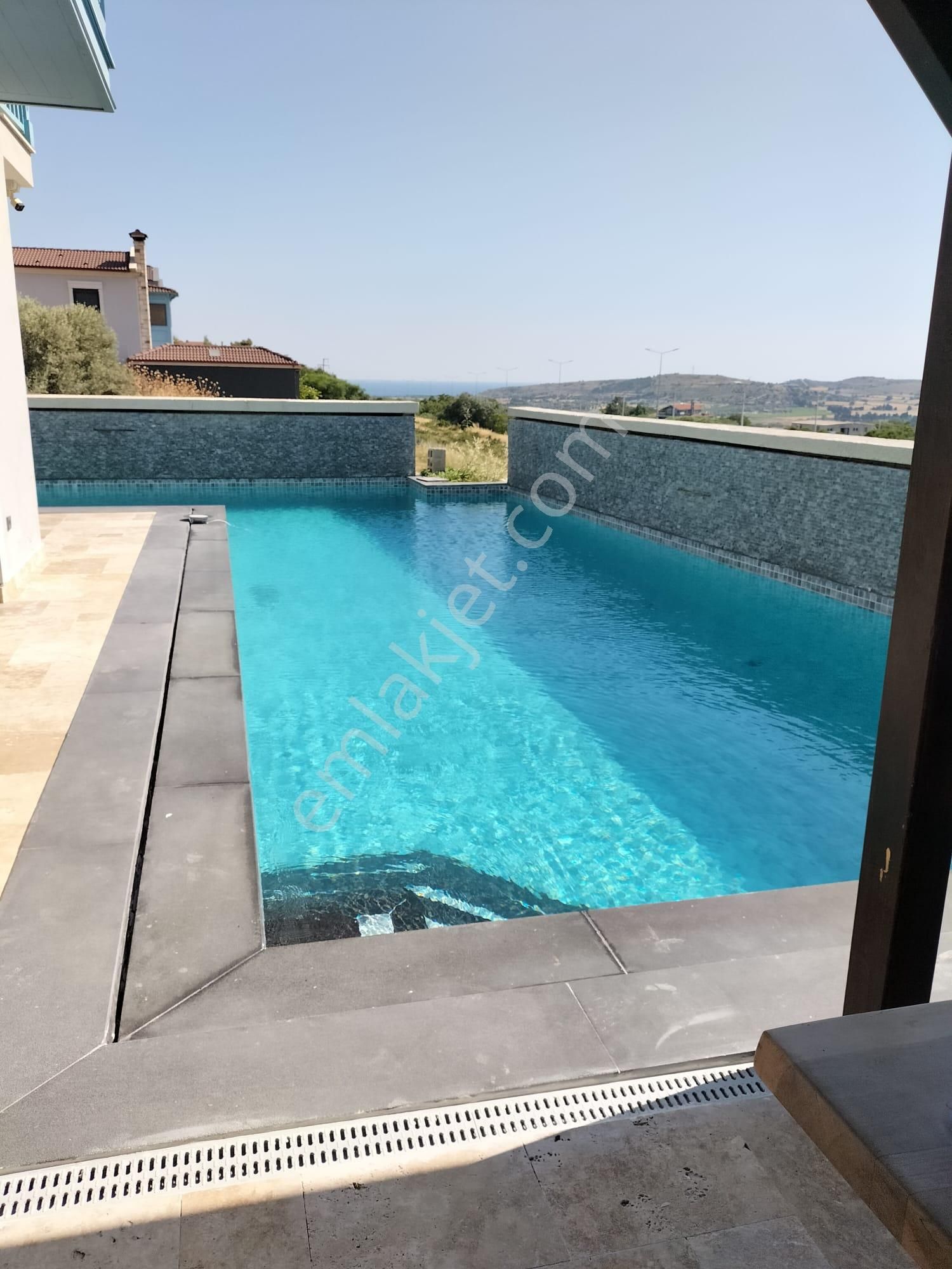 Çeşme Ovacık'ta Sezonluk Kiralık Müstakil Havuzlu Ev