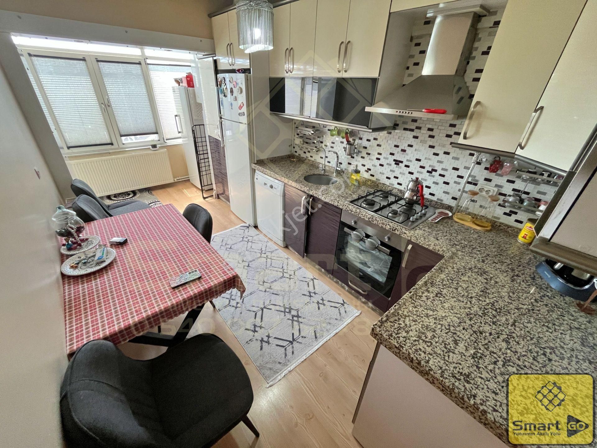 600 Evler'de 2+1 Satılık Cadde Üzeri Daire