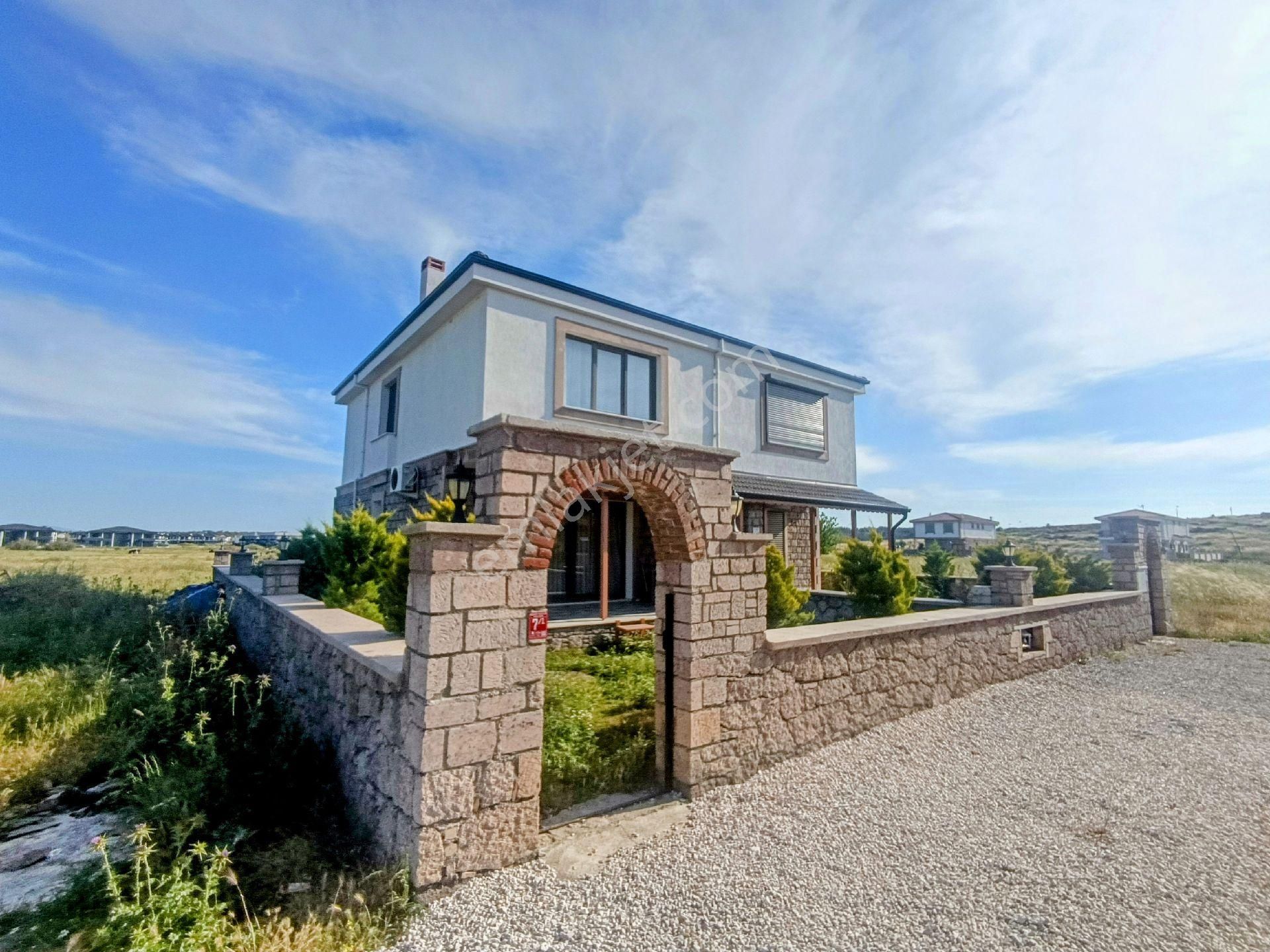 Taş Emlak'tan Küçükköyde 2 Yıllık Villa