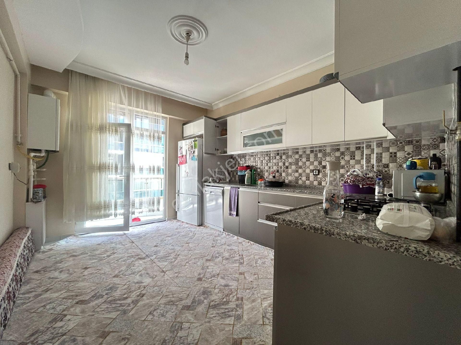 Aslanlı Kışla Cad. Yakını Site İçi Satılık 3+1 Arakat Daire
