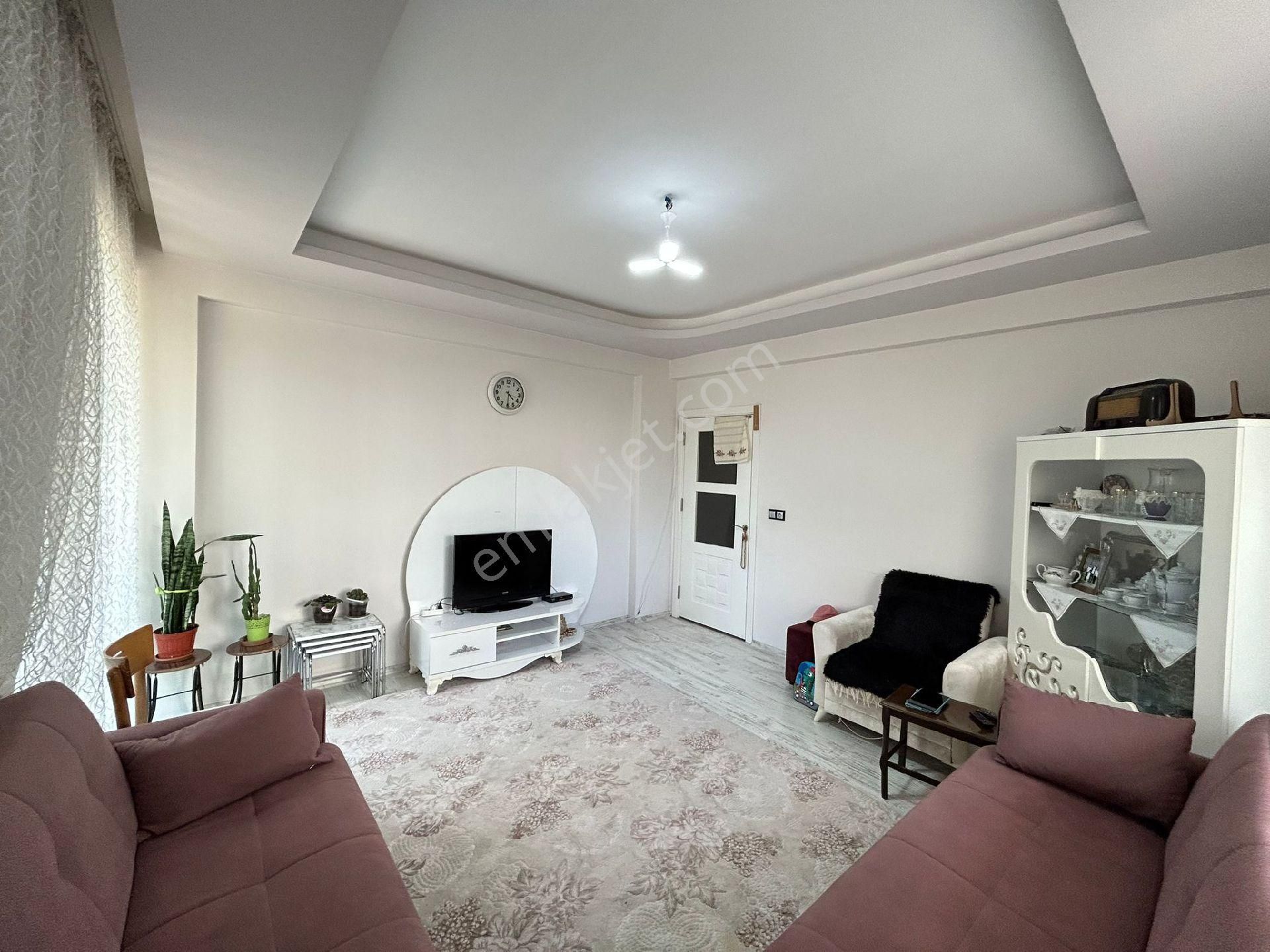 Aslanlı Kışla Cad. Satılık 3+1 Giriş Kat