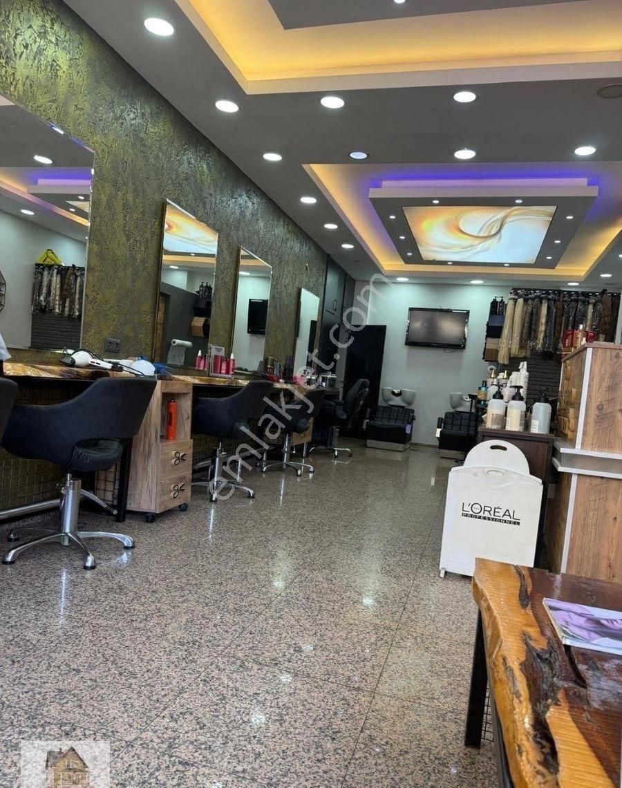 Narlıdere Mithatpaşa Cadde Yanı 60 M2 Köşe Dükkan