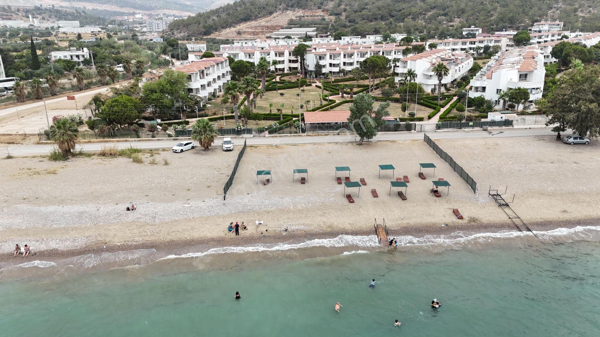Ata'dan Gülnar'da Denize Sıfır Villa Sitesinde Satılık 3+1 Villa
