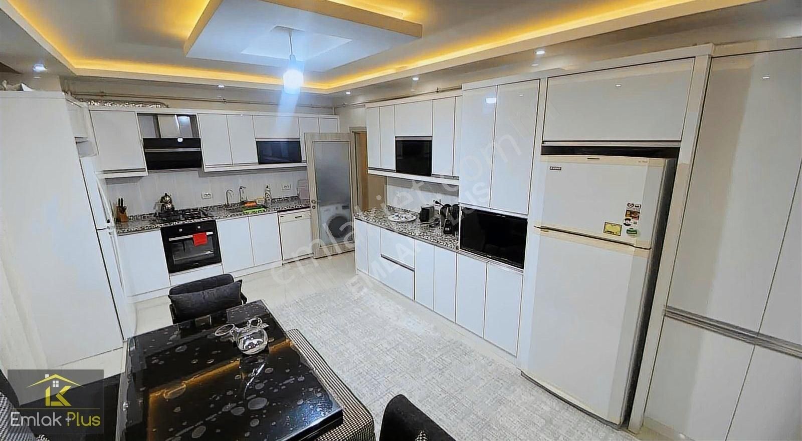 Emlak Plus'dan Akdeğirmen'de 3+1 140m2 Lüx Full Yapılı Daire