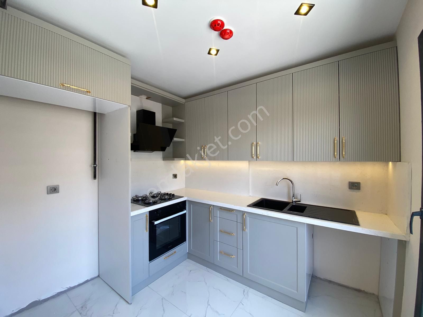 Karınca'dan Erdemli Merkez Mh Nora City'e Yakın 2+1 Acil Satılık