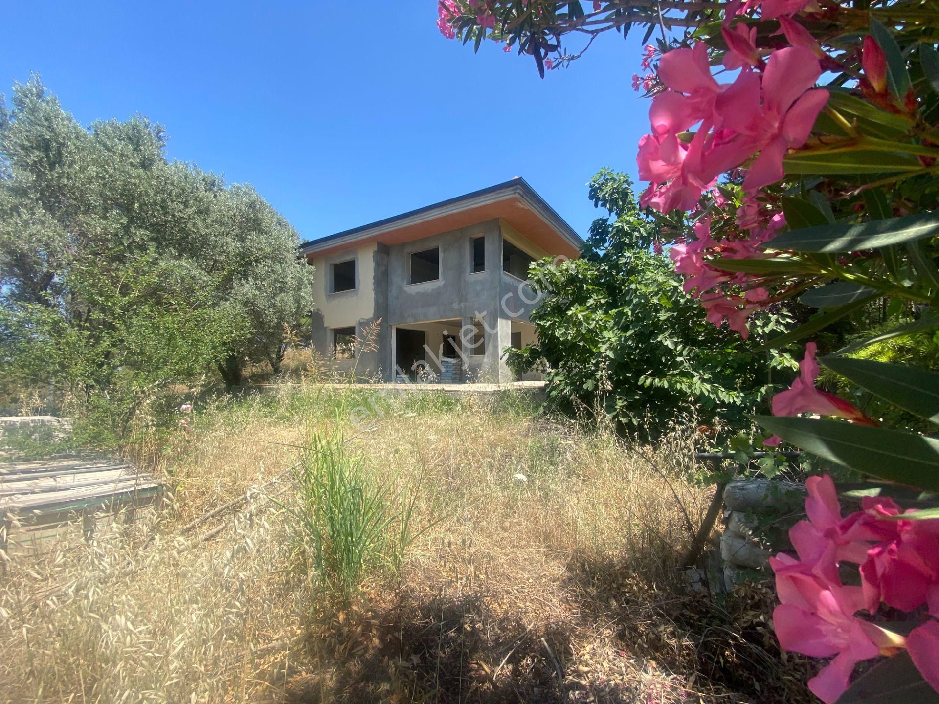 Kemalpaşa Soğukpınar Villalar Bölgesinde Satılık Villa