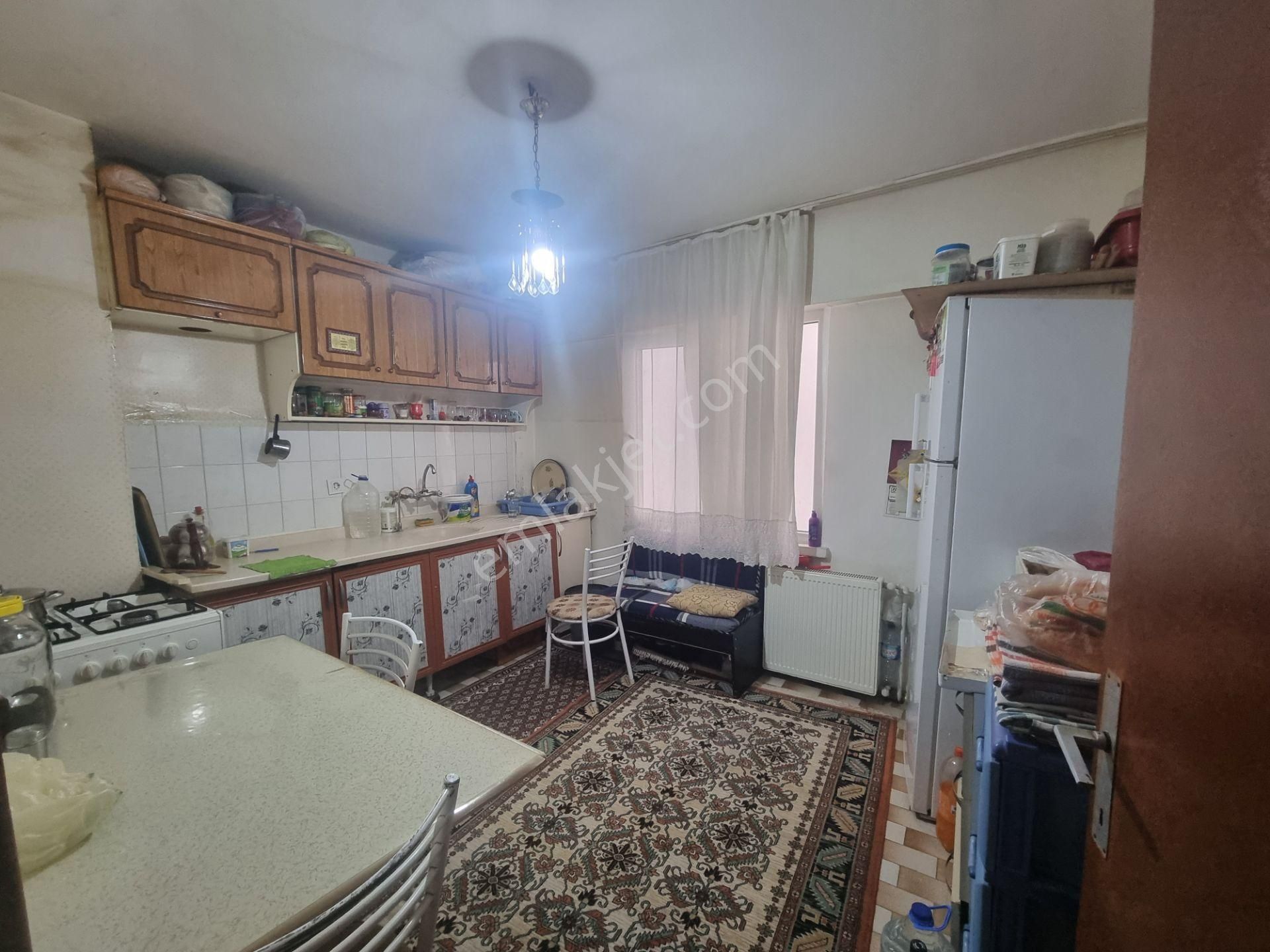 ***cantürk Emlak'tan 3+1 Klasik Binada Daire***