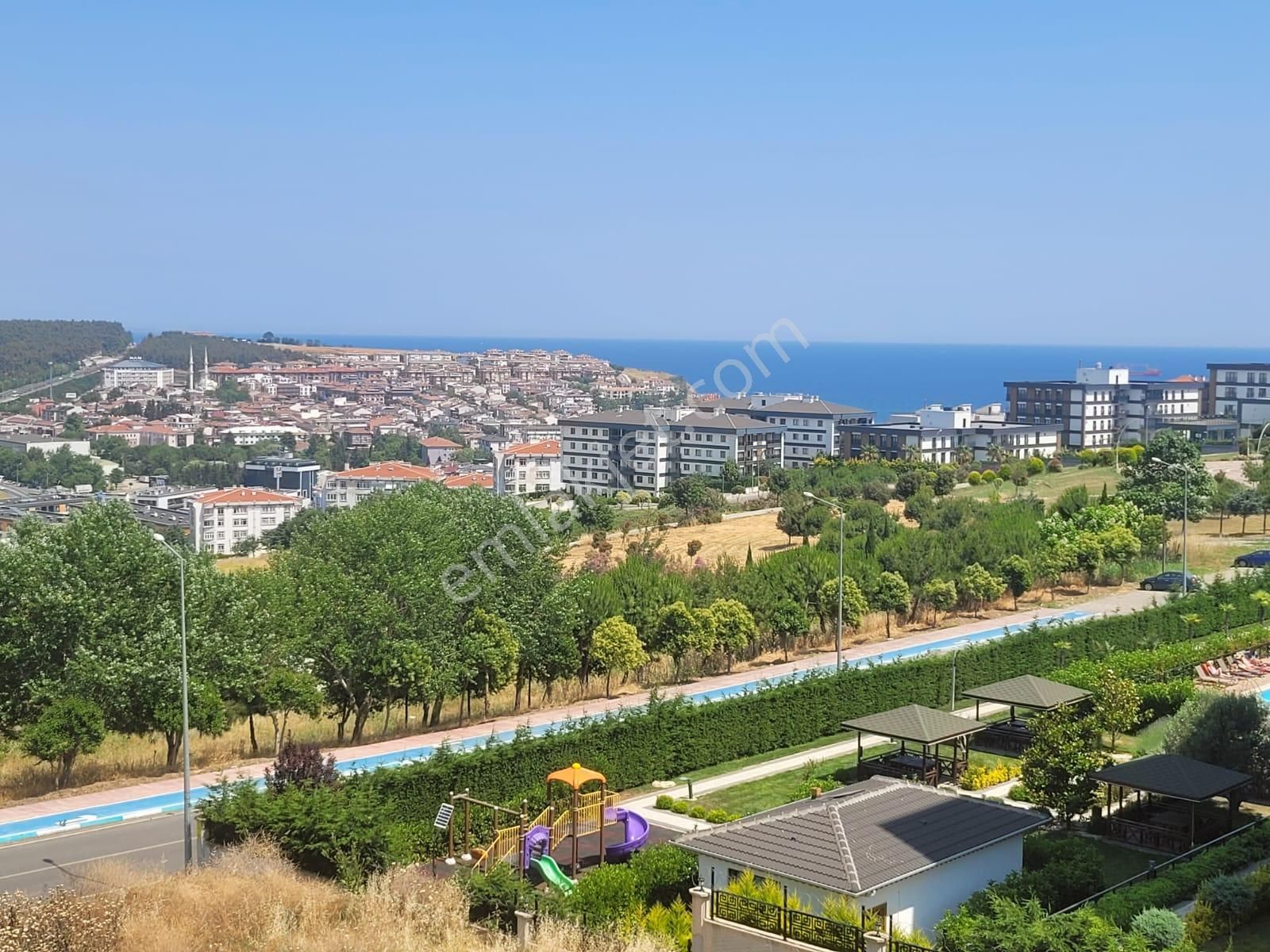 Delux'den Hürriyet Mah.'de Arakat Deniz Manzaralı 3+1 Daire
