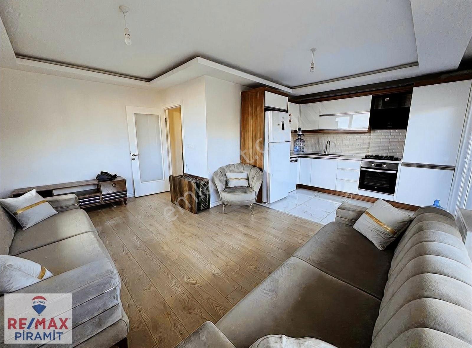 Çengelköy Rüzgartepe Evlerinde Satılık 2+1 Büyük Teraslı Daire