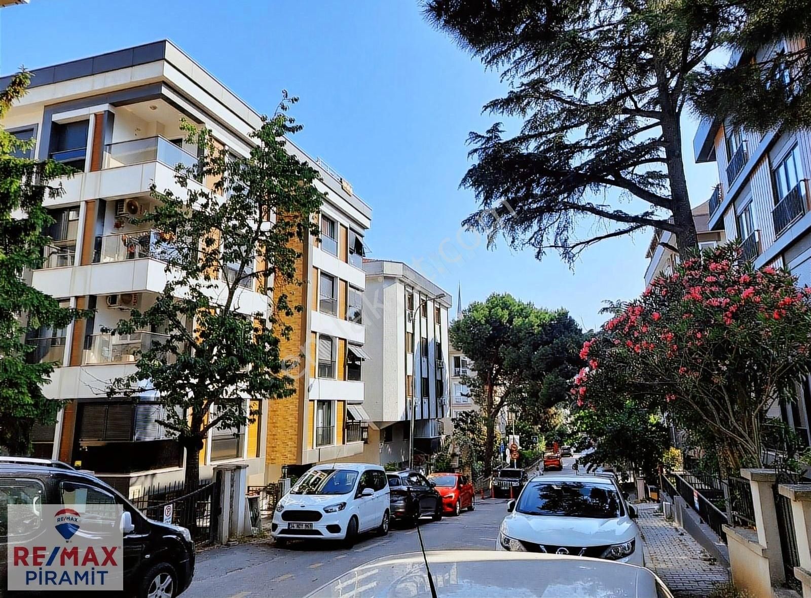 Üsküdar Acıbadem'de Ful Güneş Alan Ferah 2+1 Çatı Dubleksi