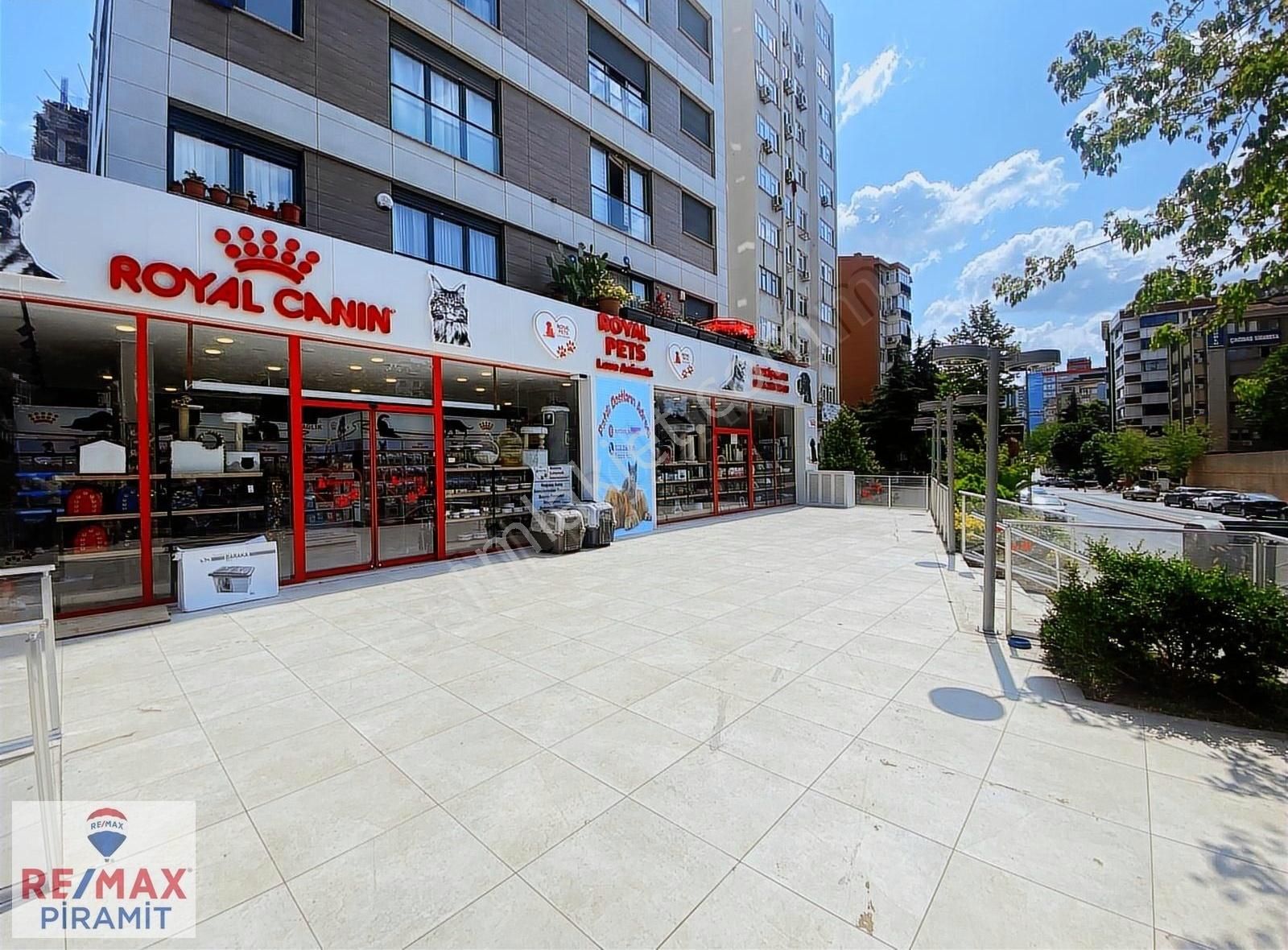 Kozyatağı Bayar Caddesi Üzerinde Devren Faal Petshop İş Fırsatı