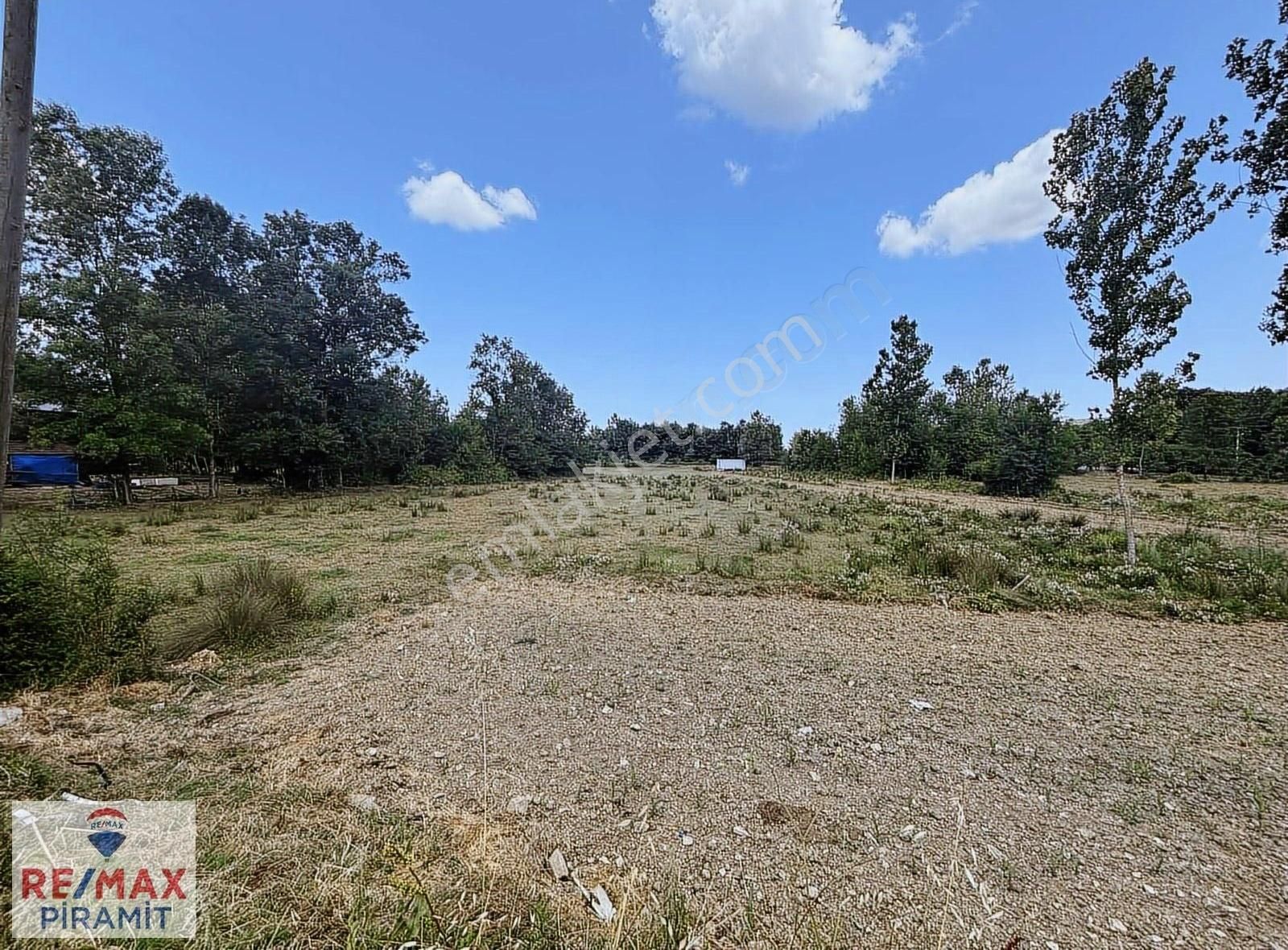 Kandıra Elmacık Köyünde Anayol Cepheli Satılık 2.156 M² Tarla