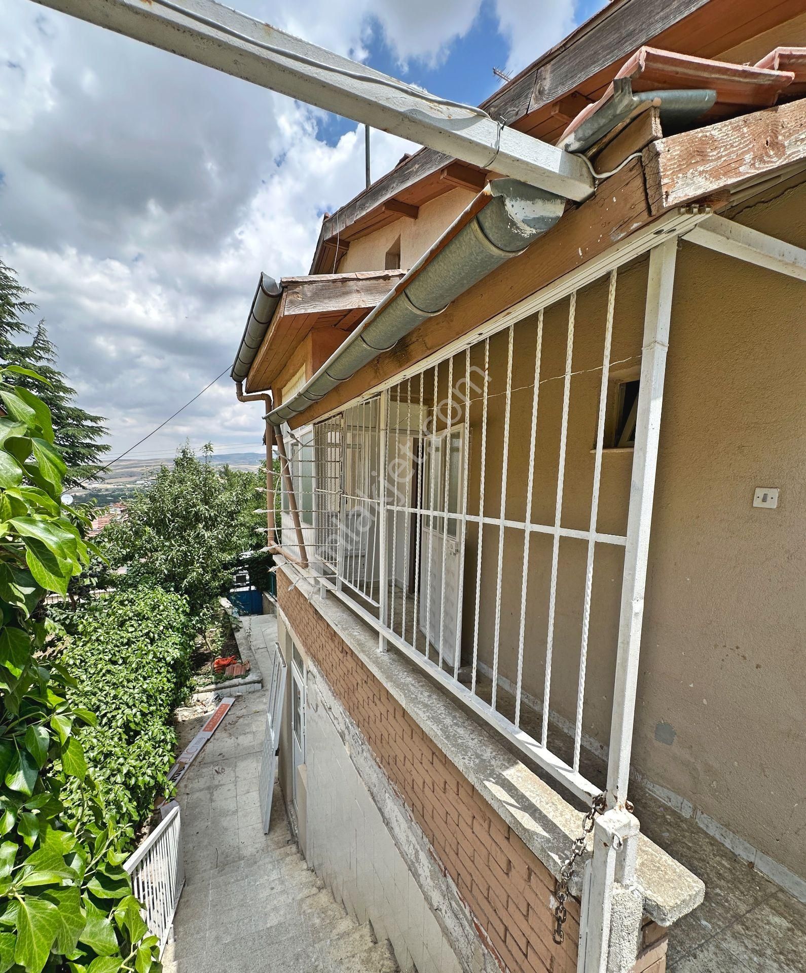 Hasanoğlan'da Muzaffer Ekşi Mahallesi İki Katlı Takasa Uygun Satılık Müstakil Ev - Görsel 33