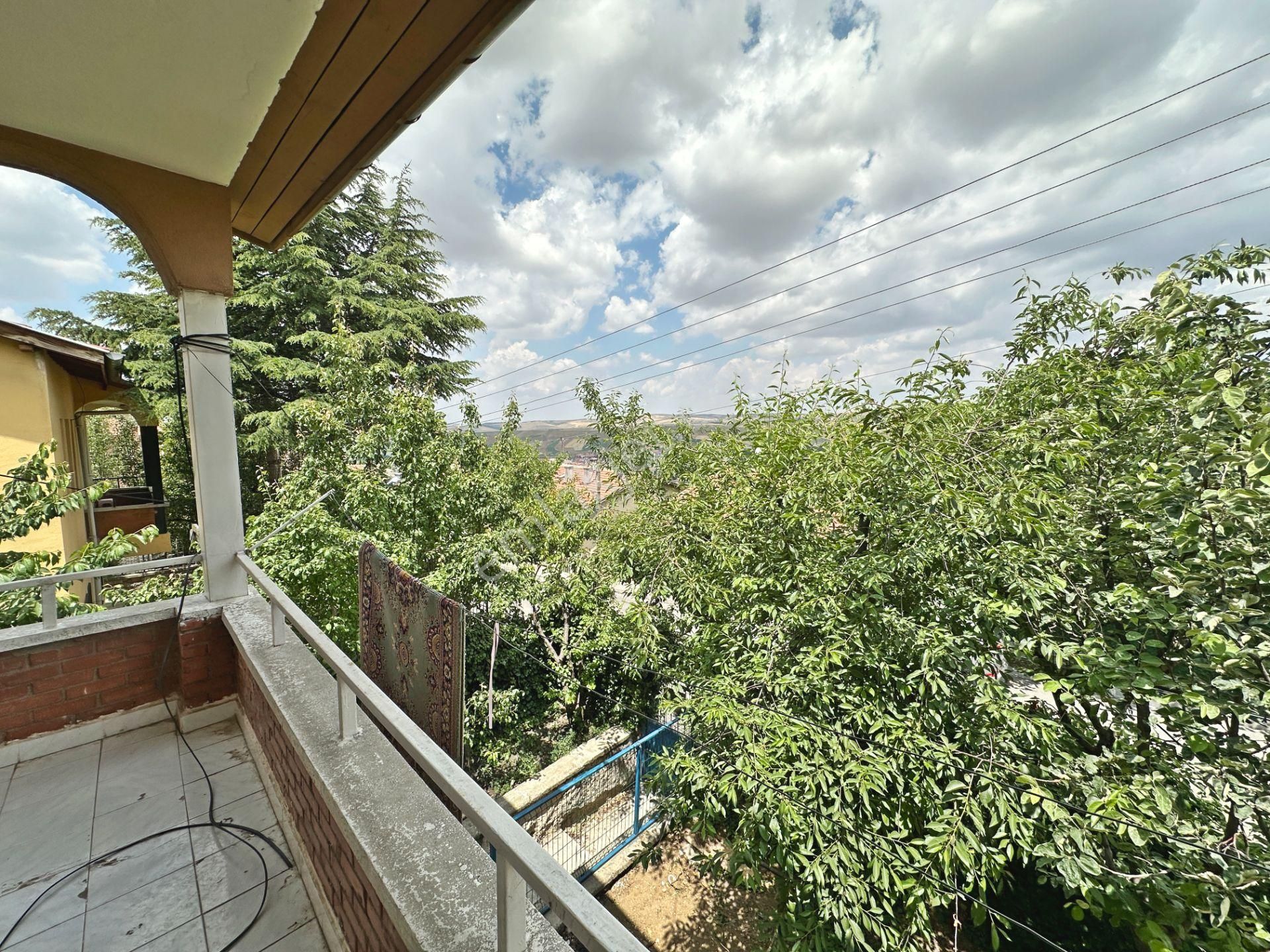 Hasanoğlan'da Muzaffer Ekşi Mahallesi İki Katlı Takasa Uygun Satılık Müstakil Ev - Görsel 23