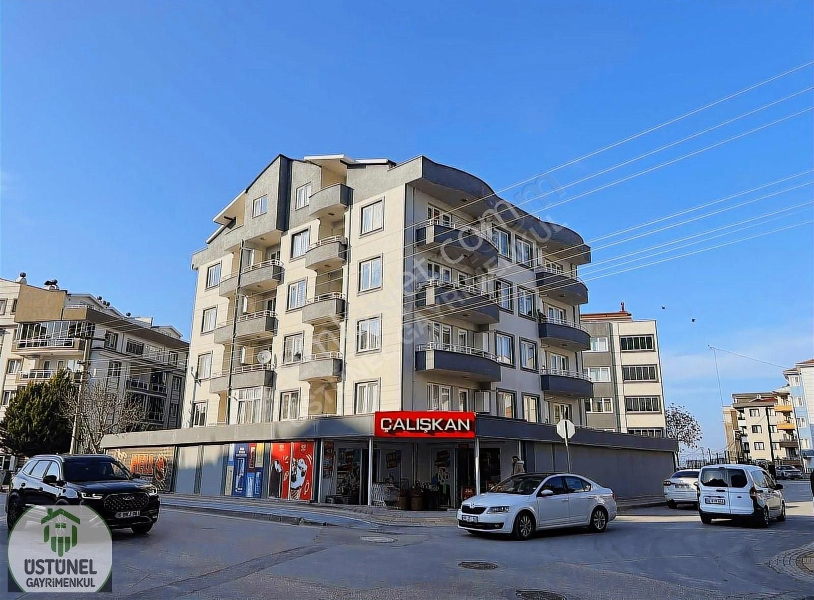 Üstünel'den Yüksek Kredili Cadde Üzeri Ara Kat Satılık Daire