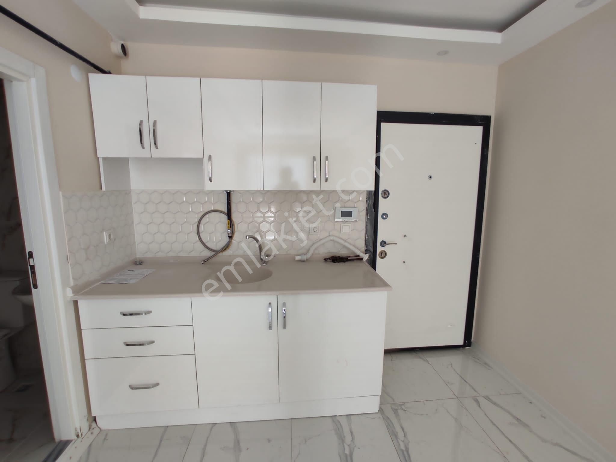 Alipaşa Cami Karşısında 1+1 Eşyasız Kiralık Daire