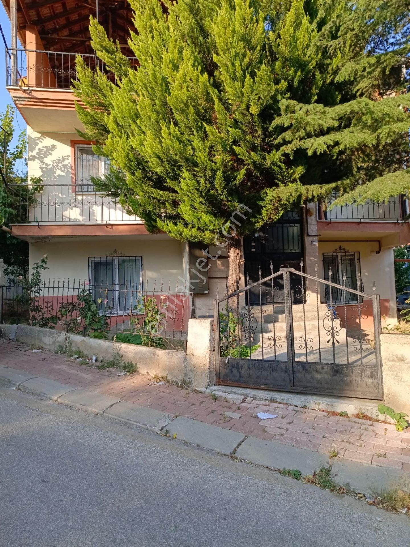 Uşak Karaağaç Mahallesi Tekn Uluyolunda 3+1 2.5 Katlı Müstakil Ev - Görsel 9