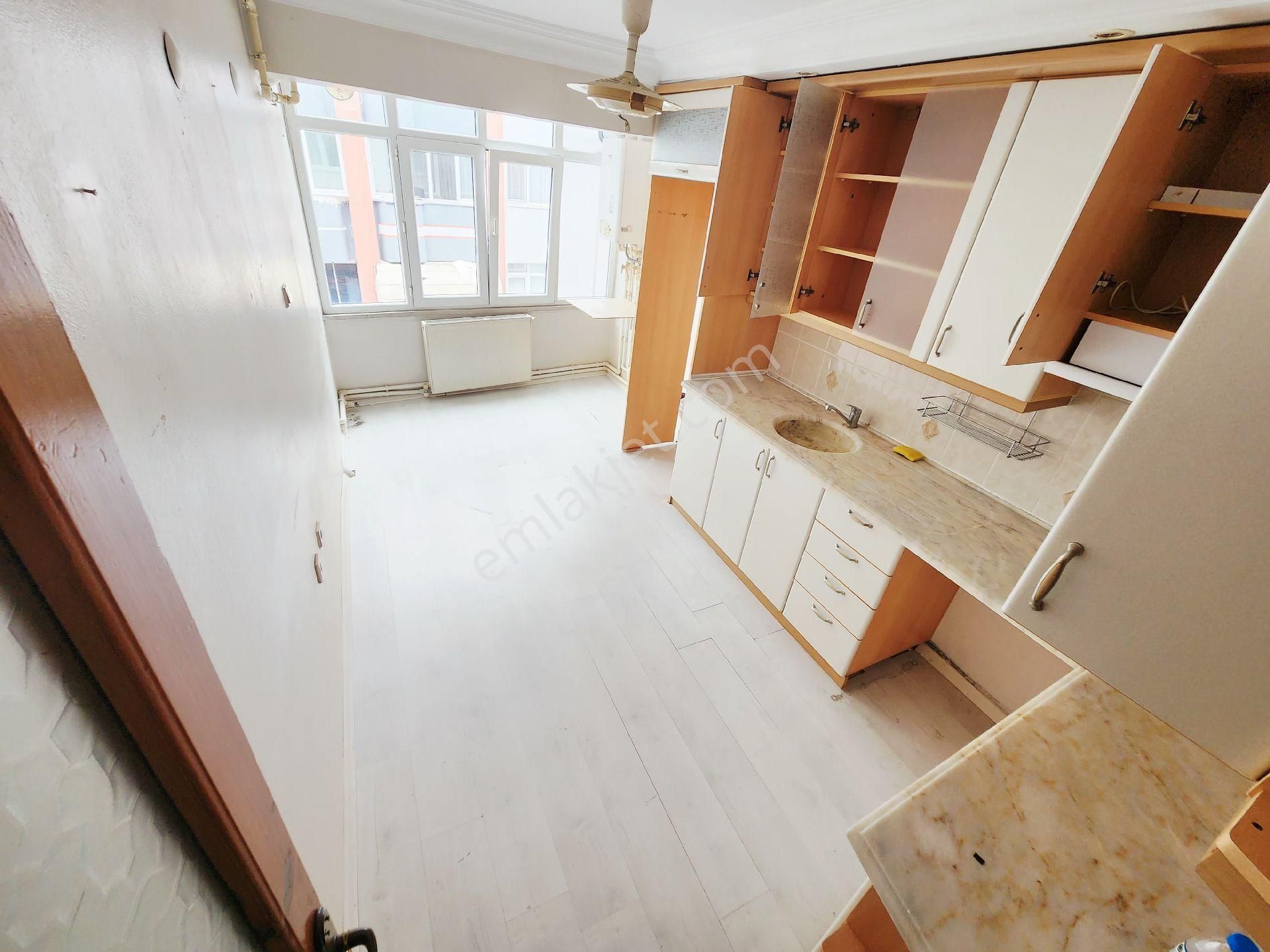 Gençbay Emlak'tan Kadifekale Mah 3.kat 3+1 Ara Kat Asansörlü Temiz Kiralık Daire