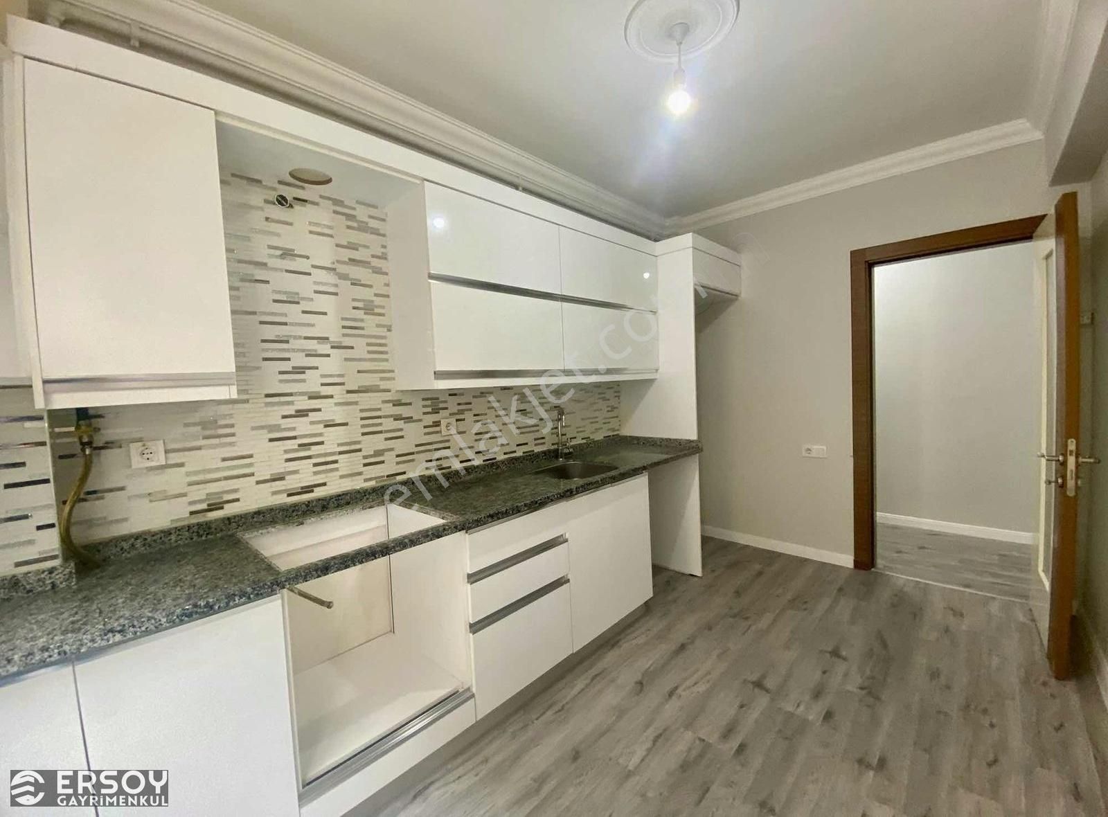 Acill Satılık Uncubozköyde 8 Yıllık 3+1 Kapalı Mutfak Arakat