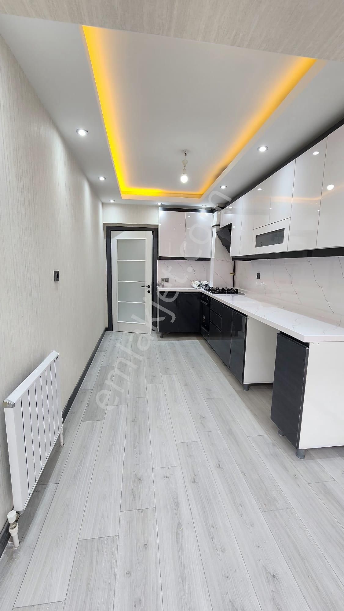 Kalecik Emlak'tan Merkez Mah . 3.kat G. Cephe İçi Yapılı 3+1 130m²