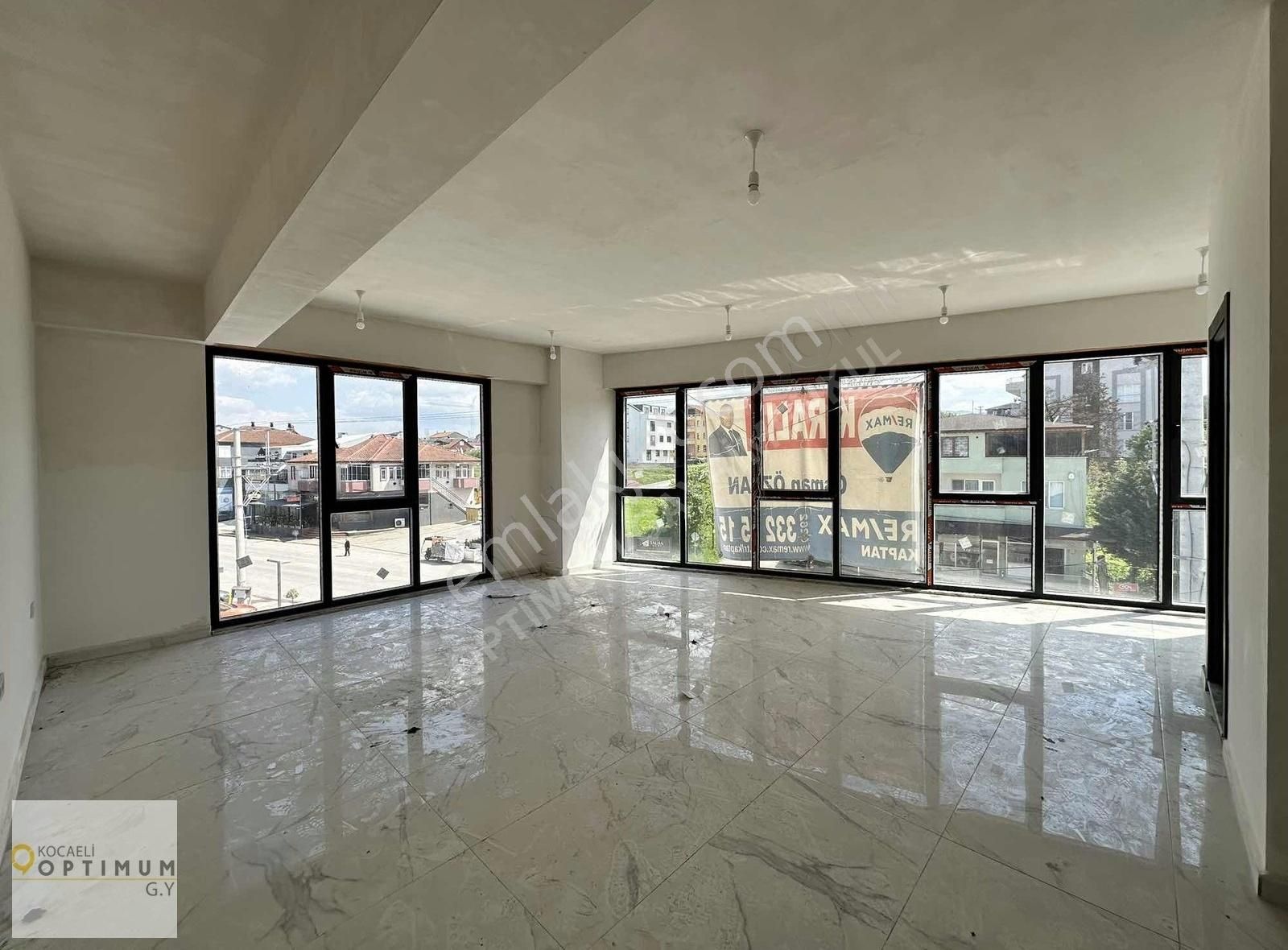 Optimum Gy'den Başiskele Ticaret Merkezi'nde Kiralık Ofisler