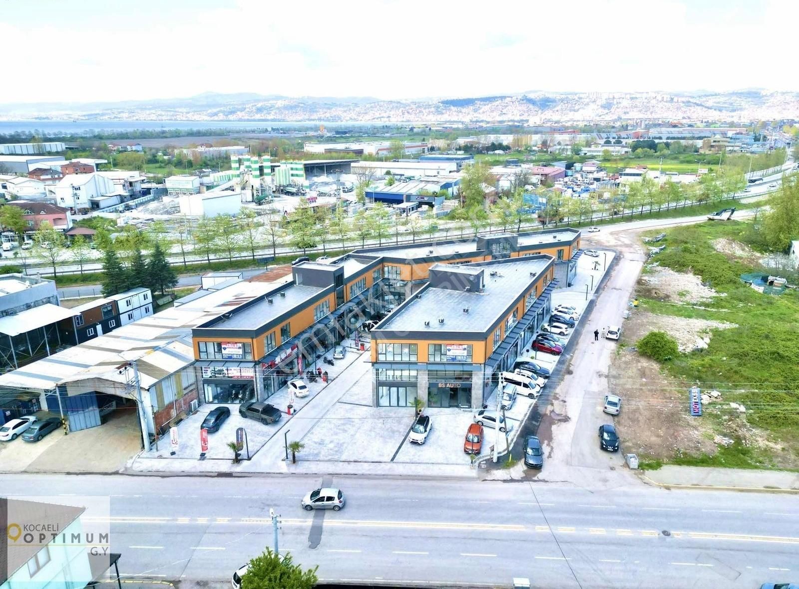 Optimum Gy'den Başiskele Ticaret Merkezi'nde Kiralık Dükkanlar