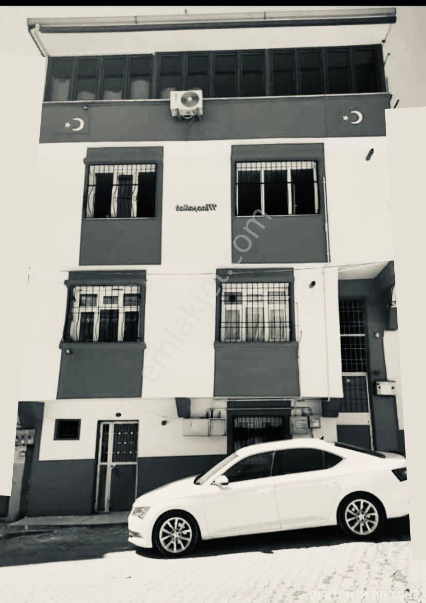 Kıbrıs Mah. De 110m 4 Katlı,3 Er Odalı, D. Gazlı Müstakil