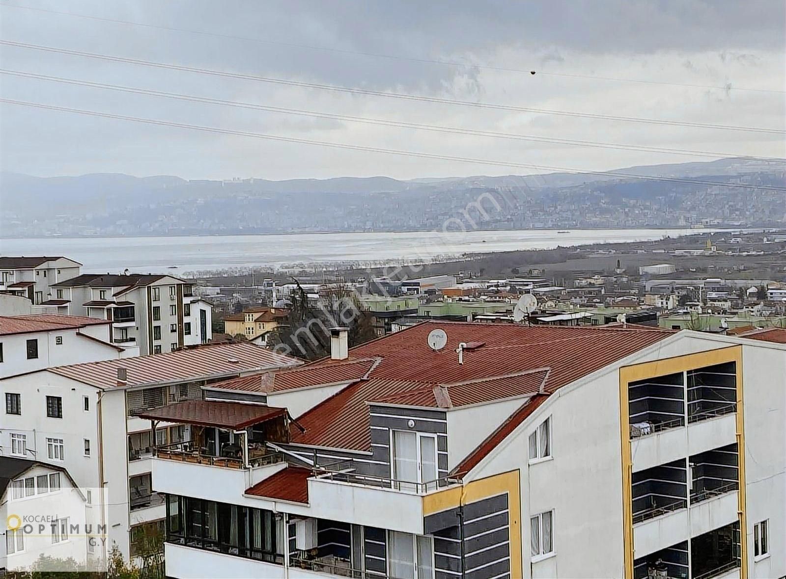 Başiskele Tınaztepe Cad. Asansörlü Deniz Man.satılık 4+1 Daire
