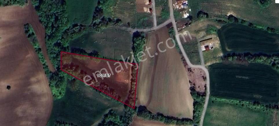 Arnavutköy Balabanda Satılık Arsa , 210 M2 Yolu Var Çevrili Hisseli