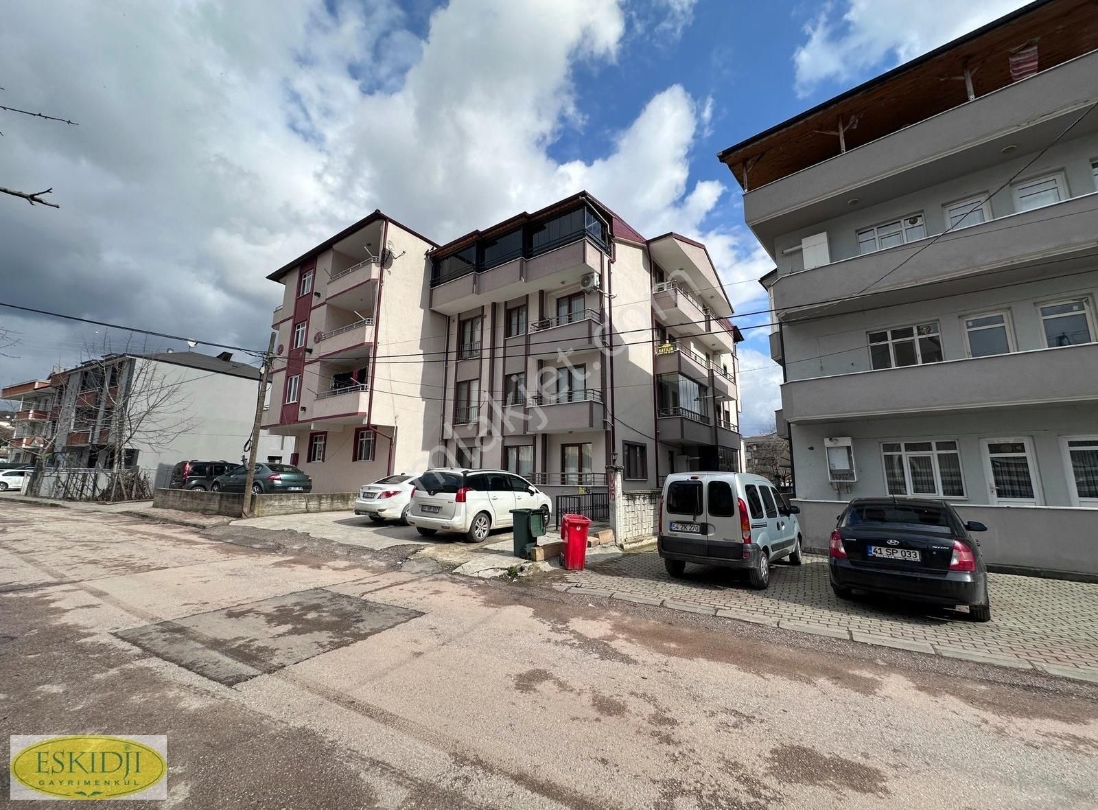 Eskidjiden Alikahya Atatürk Mahallesinde Kiralık Eğimsiz 2+1