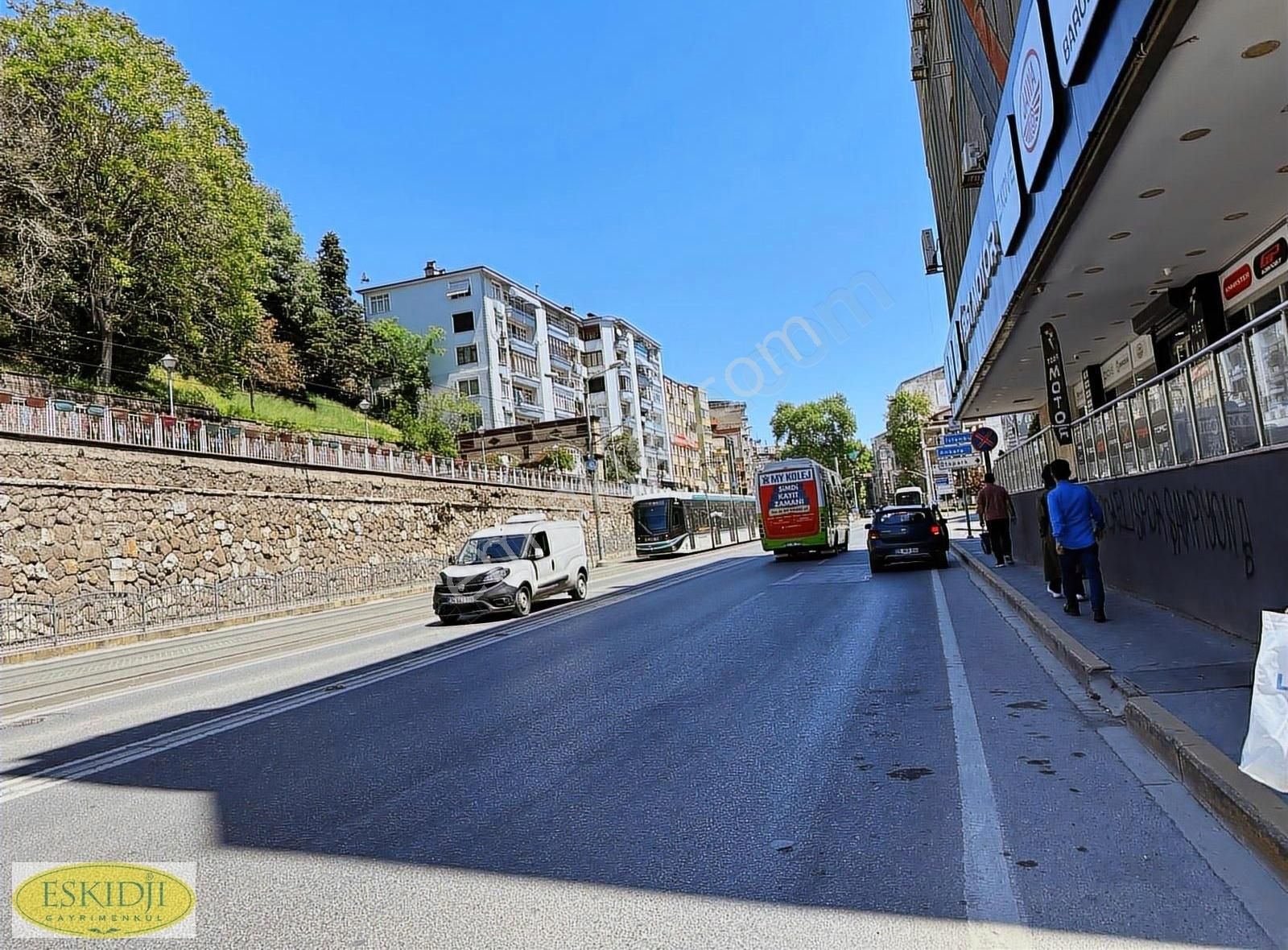 Eskidji'den İzmit Yürüyüş Yolu Üzerinde 650m2 Zemin Kat Dükkan