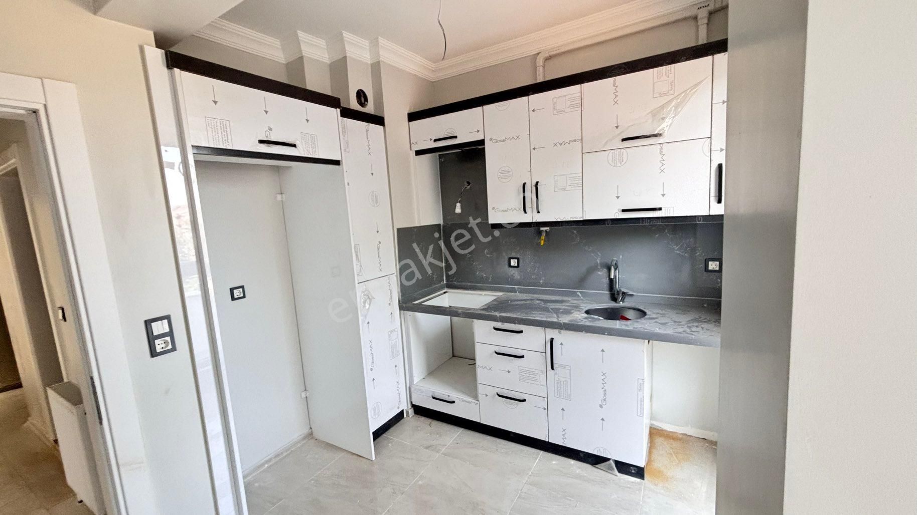 Rüstem Mahallesi’nde 2+1 Satılık Daire – Konforlu Ve Kullanışlı!