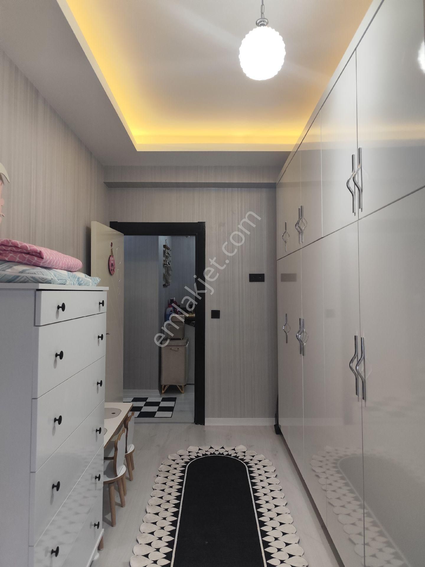 Bağcılar Hava Alanı Kavşağı Civarı 2+1 Bakimımlı Satılık Daire