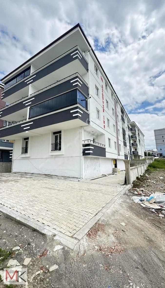 Kavak Yeni Devlet Hastanesi Yanı 1. Kat Satılık 3+1