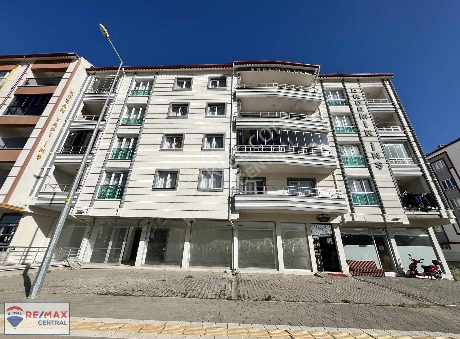Remax Centralden Kılavuzda 185 M2 Kiralık Dükkan