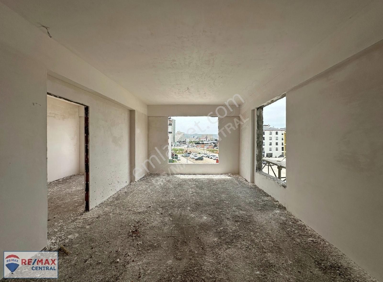 Remax Central'dan 2+1 Amerikan Mutfak Lüx 80 M2 Rezidans Daire