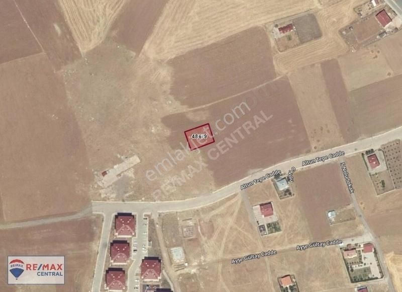 Re/max Central'dan Hafik Yeni Mah.'de 661 M2 Satılık Arsa