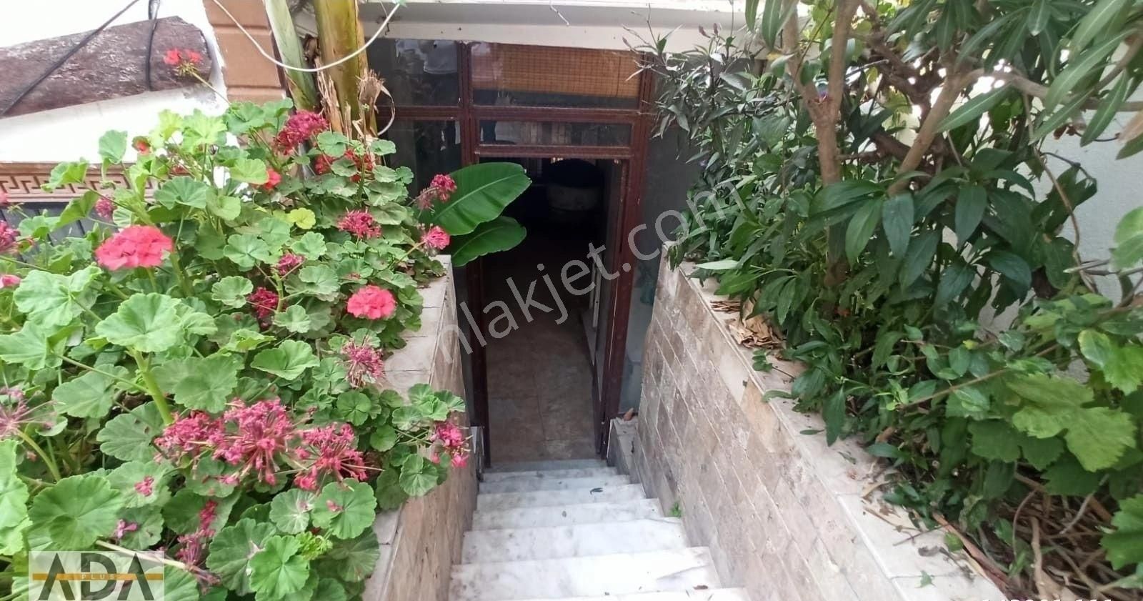 Kuşadası Camiatik Mahallesinde Müstakil Rum Mimarisine Uygun 7 Odalı Bina - Görsel 15