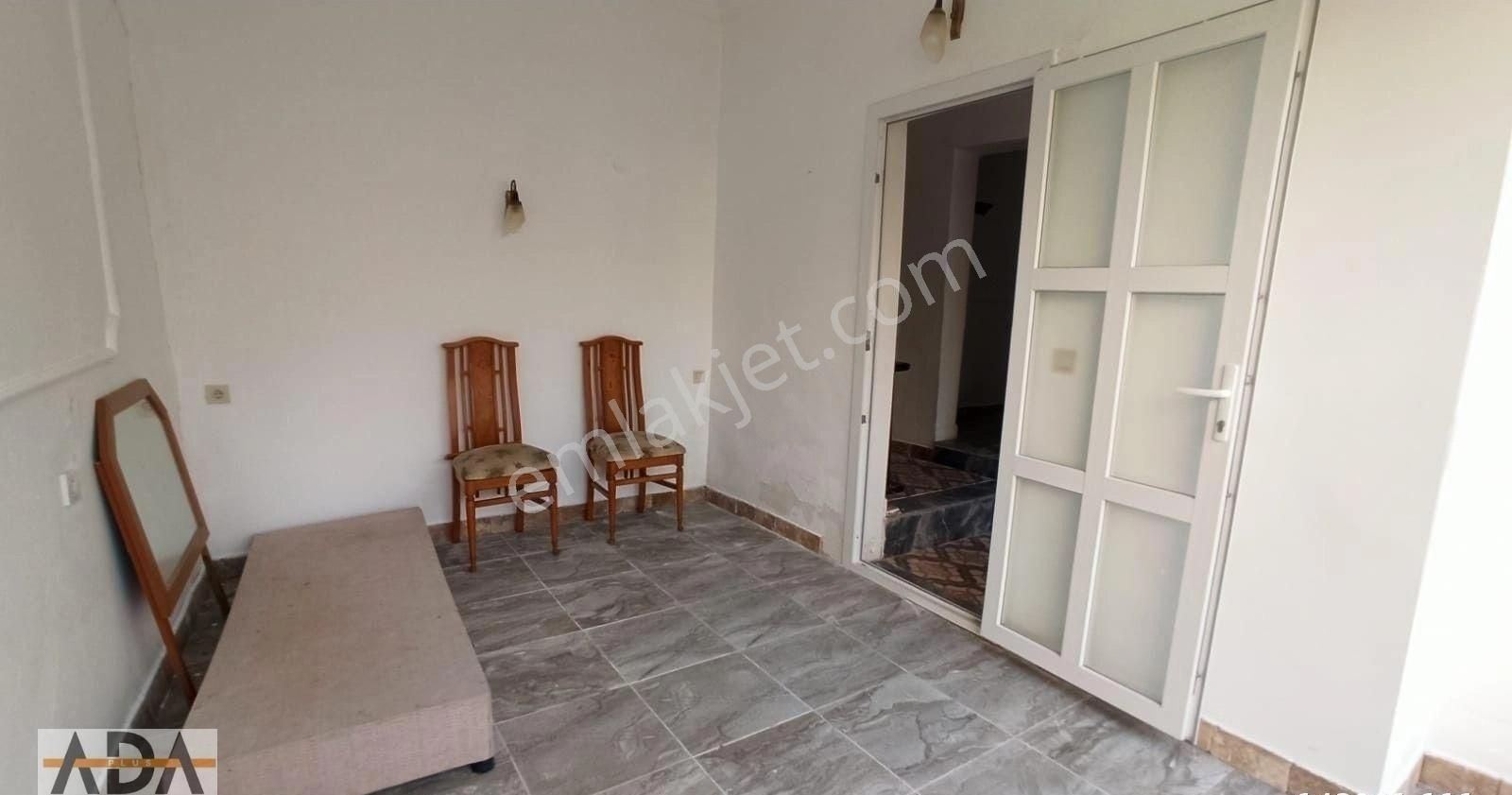 Kuşadası Camiatik Mahallesinde Müstakil Rum Mimarisine Uygun 7 Odalı Bina - Görsel 2