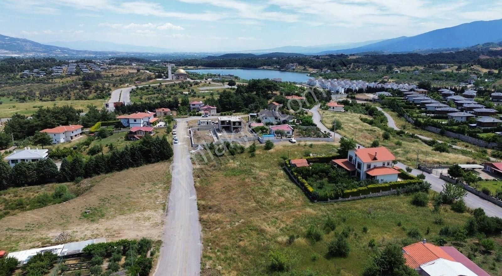 Çiniliköy Nif Kent Sitesnde Mükemmel Konumda 1201m2 Villa Arsası