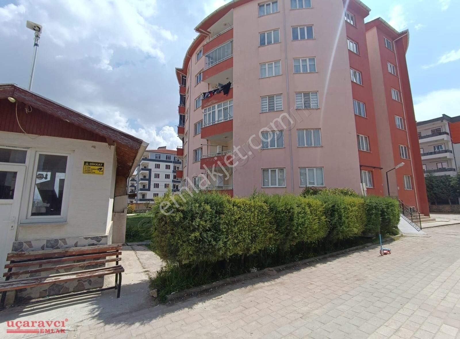 Uçaravcı'dan Akhisar Mahallesinde Kiralık 3+1 130 M² Daire