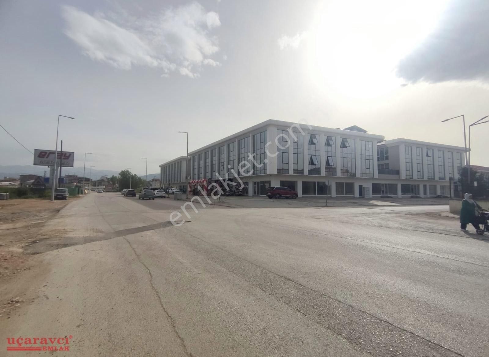 Uçaravcı'dan Kozluca Yolu Girişi 45 M² Kiralık Ofis