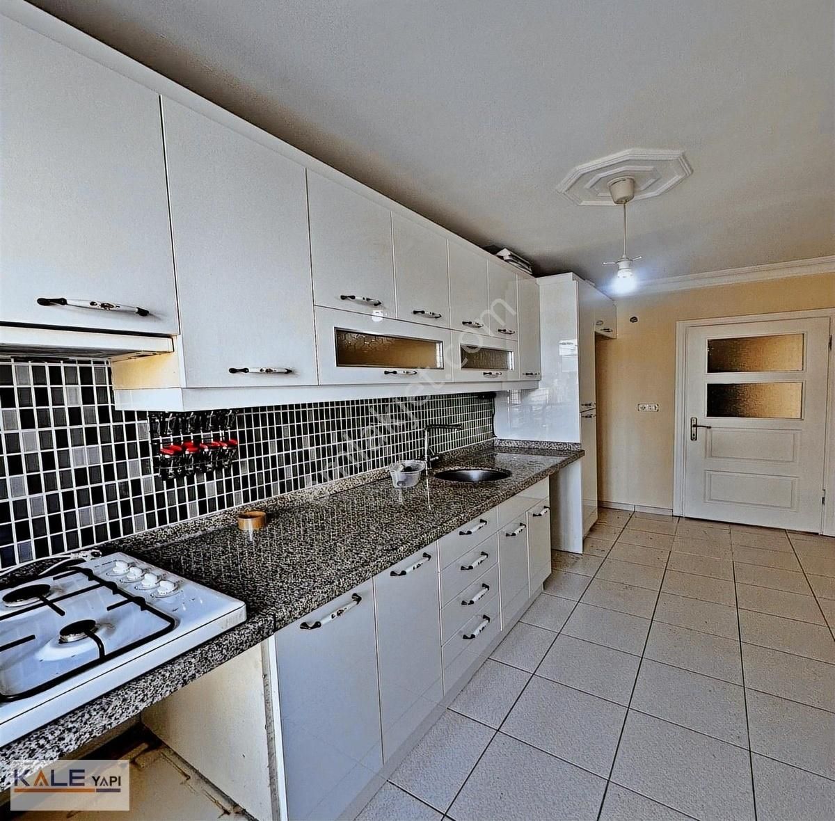 Metrobüse Yürüme Mesafesine 2+1 90m2 Ara Kat