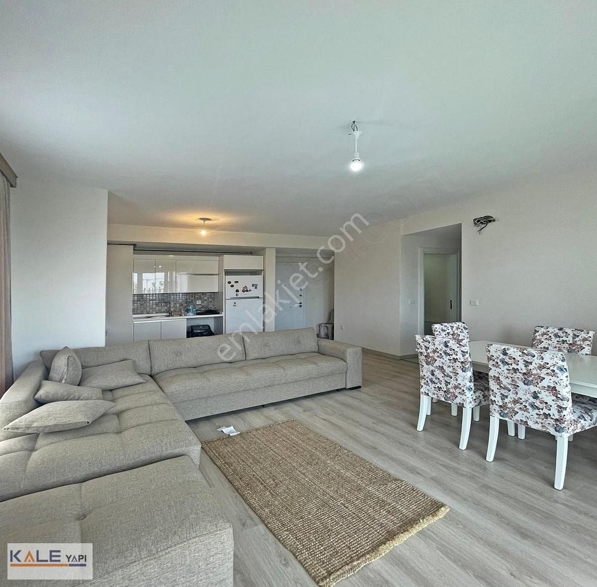 Bahçeşehir 1. Kısımda Havuzlu Satılık 2+1 Daire