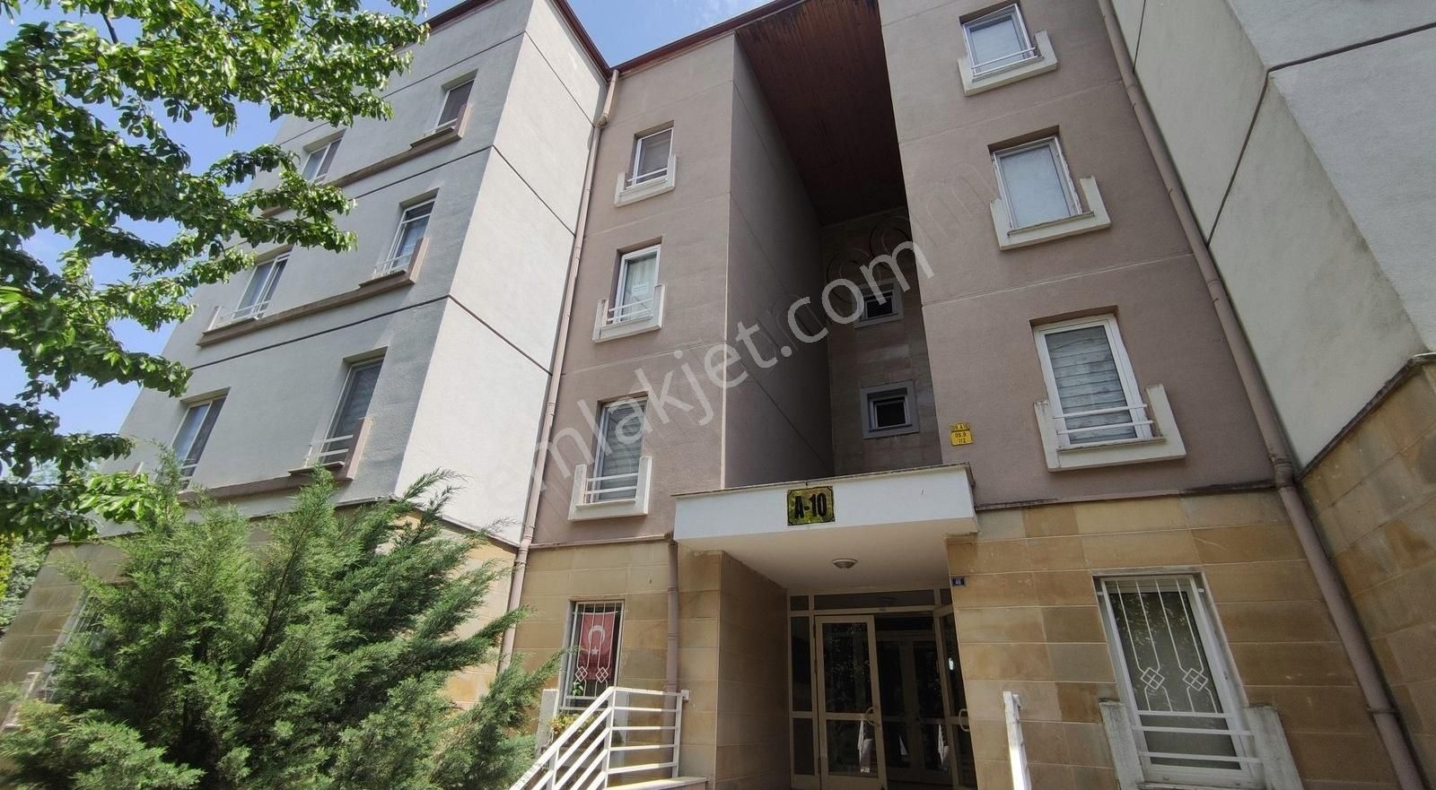 Akyüz Gayrimenkul'den Taç Yaprak Evleri'nde 3+1 Kiralık Daire